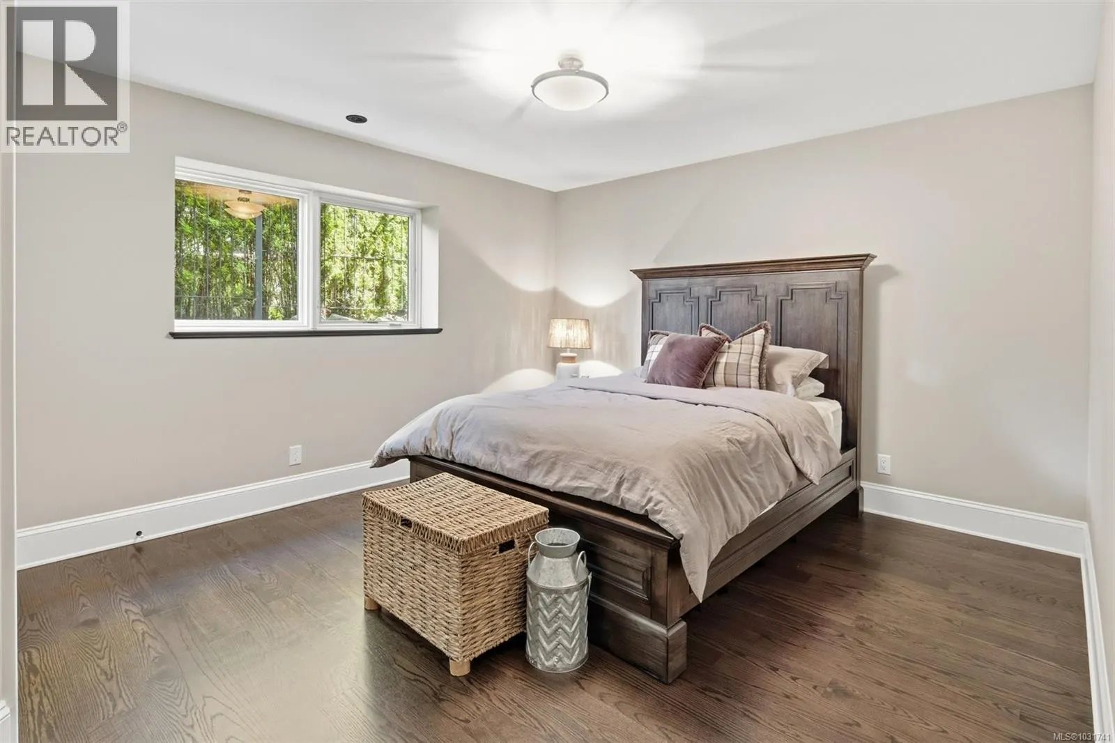 2096 Falkland Pl