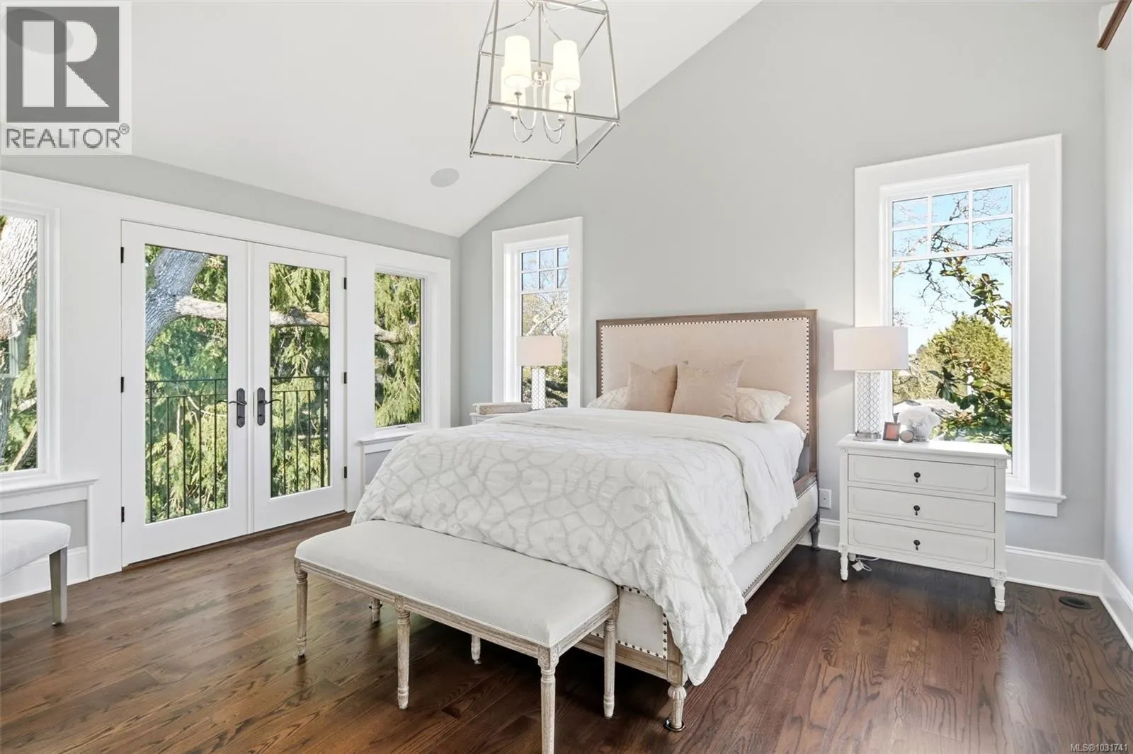 2096 Falkland Pl