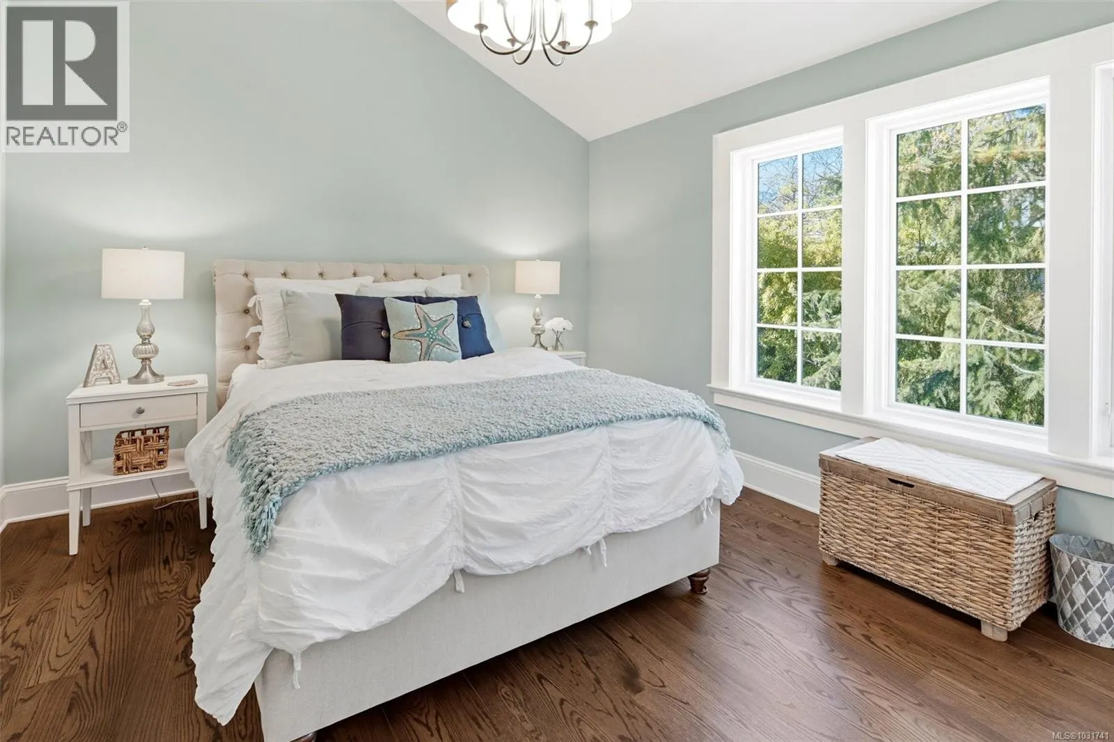 2096 Falkland Pl