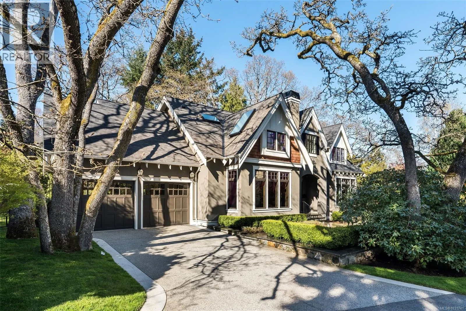2096 Falkland Pl