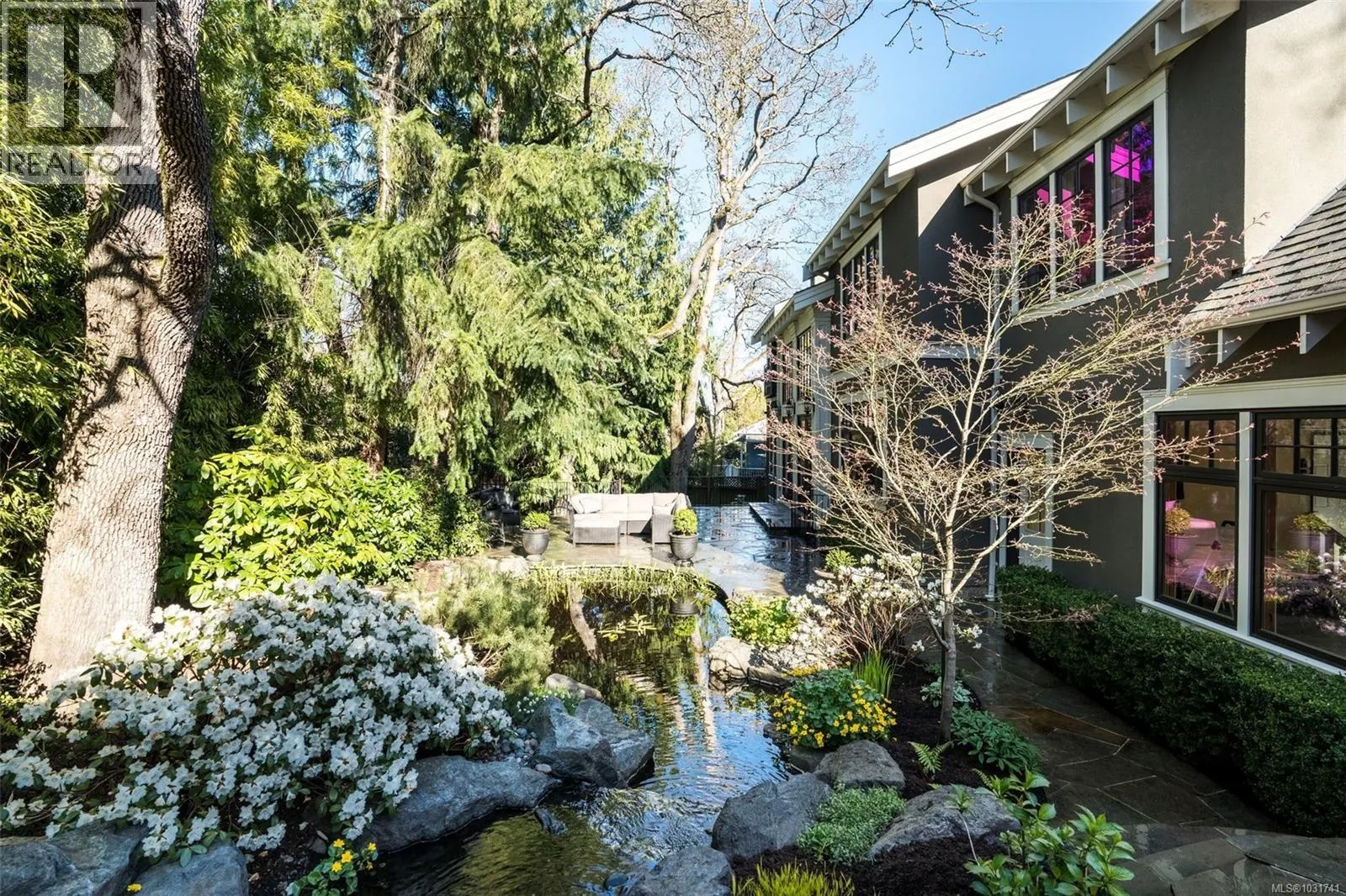 2096 Falkland Pl