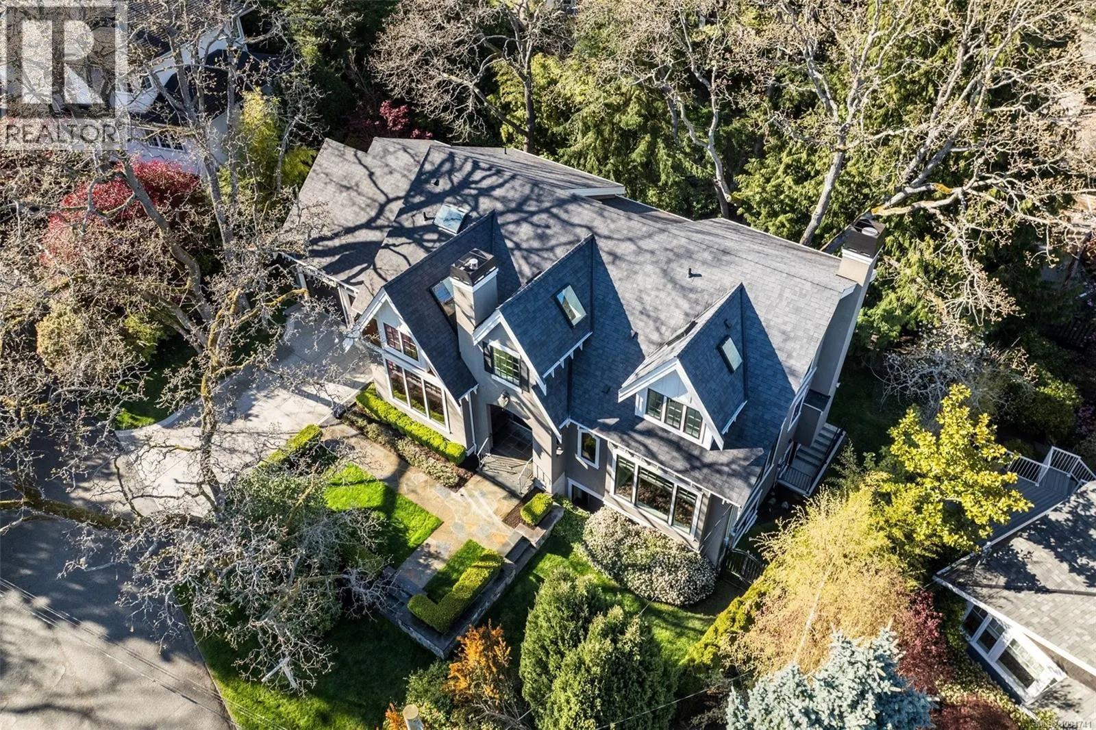 2096 Falkland Pl