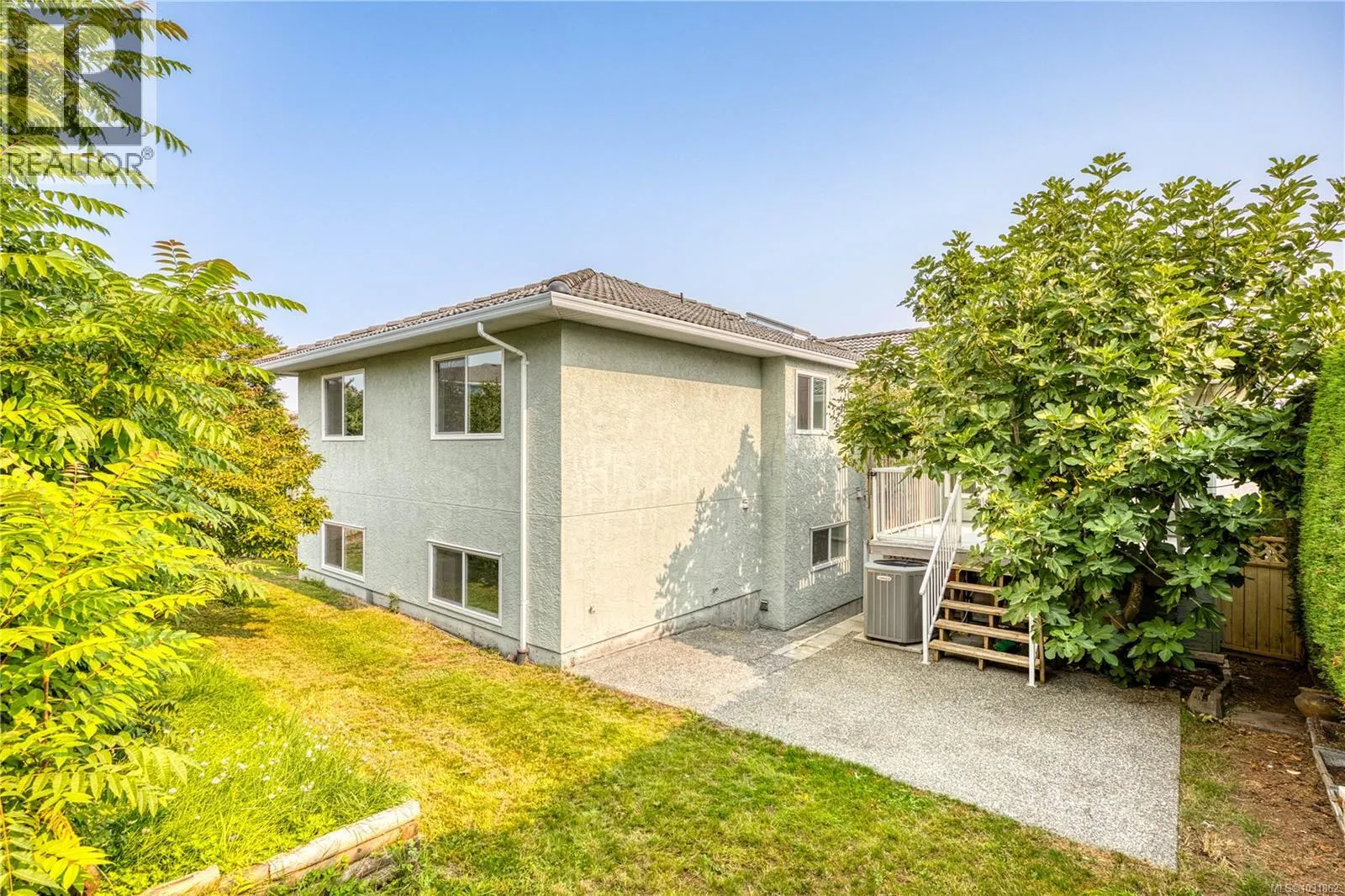 6045 Icarus Dr
