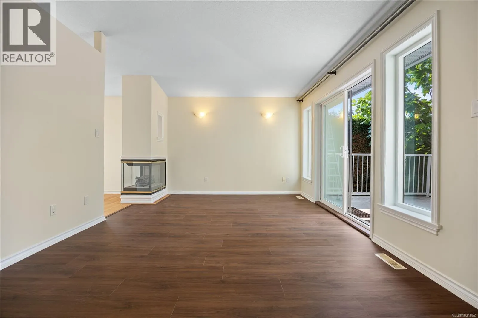 6045 Icarus Dr