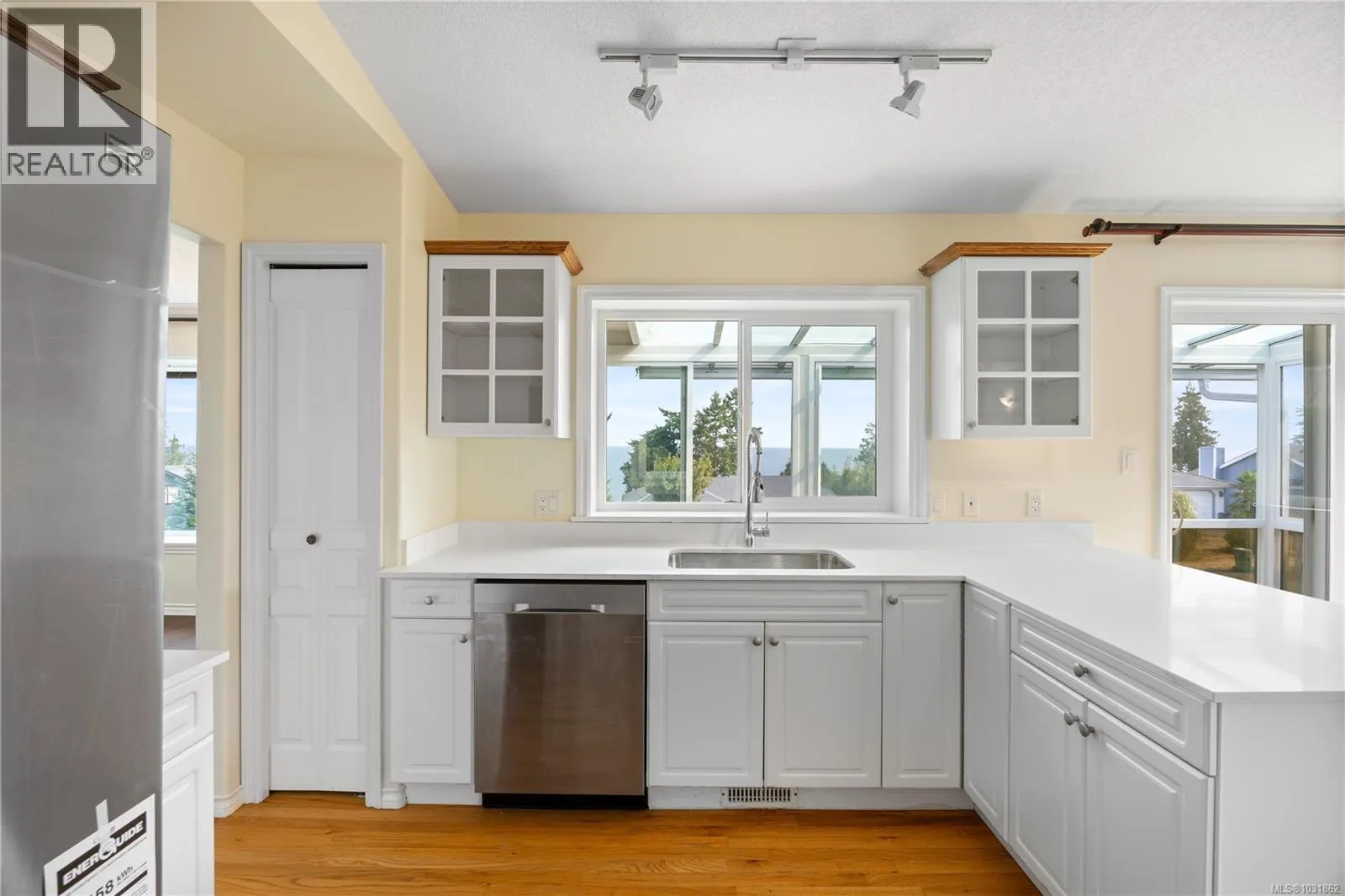 6045 Icarus Dr