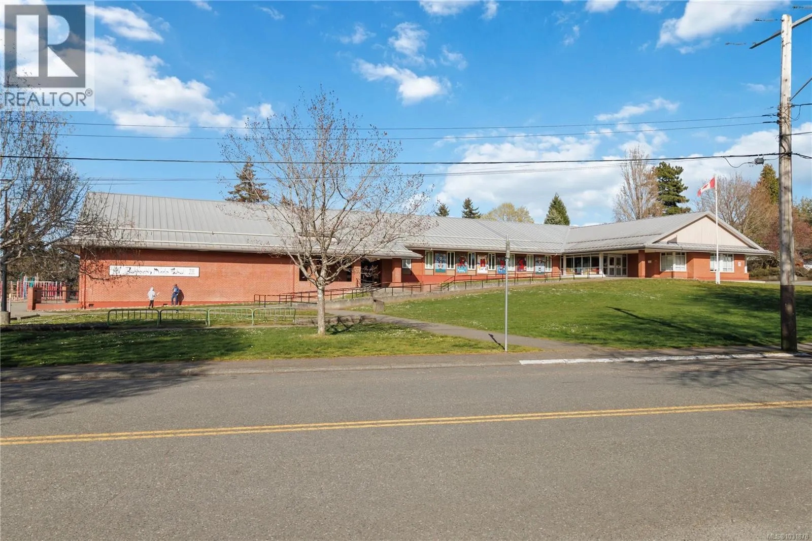 863 Parklands Dr