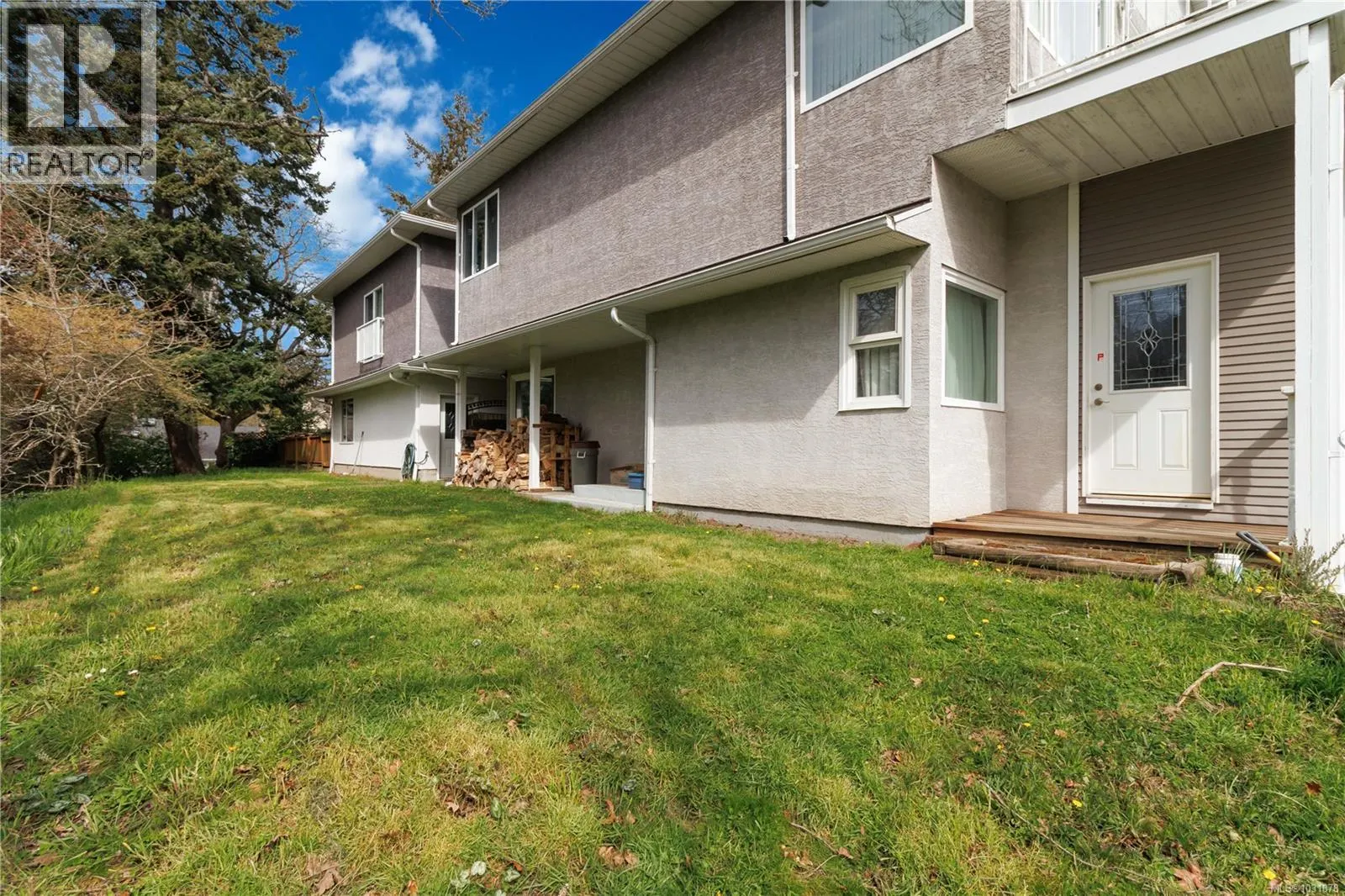 863 Parklands Dr