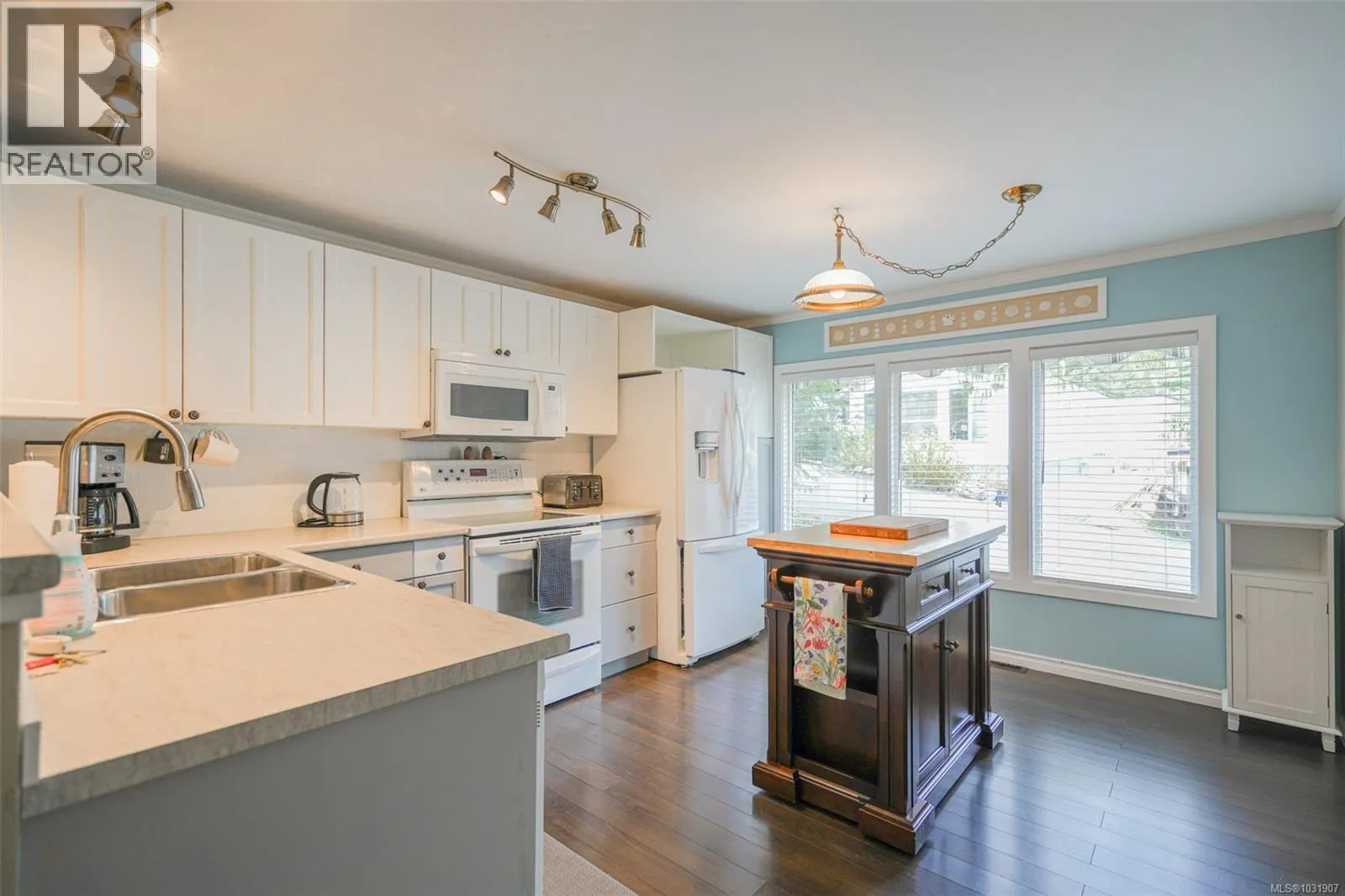 80 10325 Lakeshore Rd