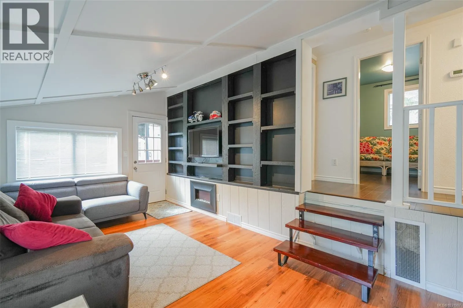 80 10325 Lakeshore Rd