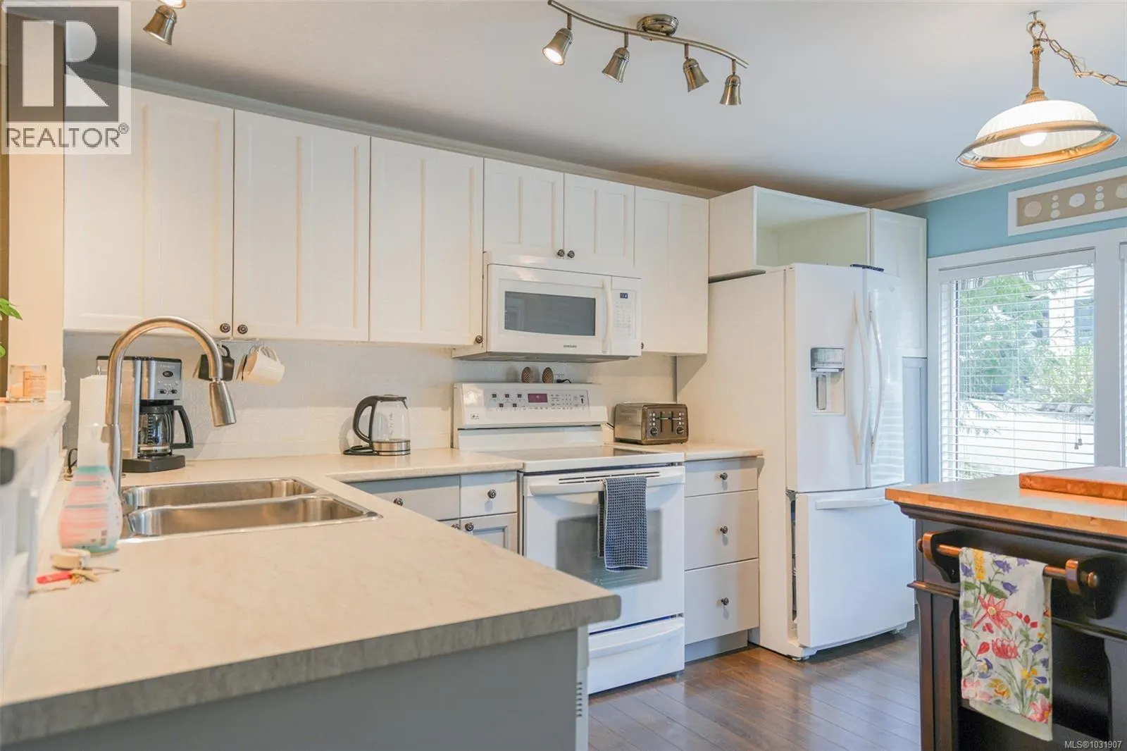 80 10325 Lakeshore Rd