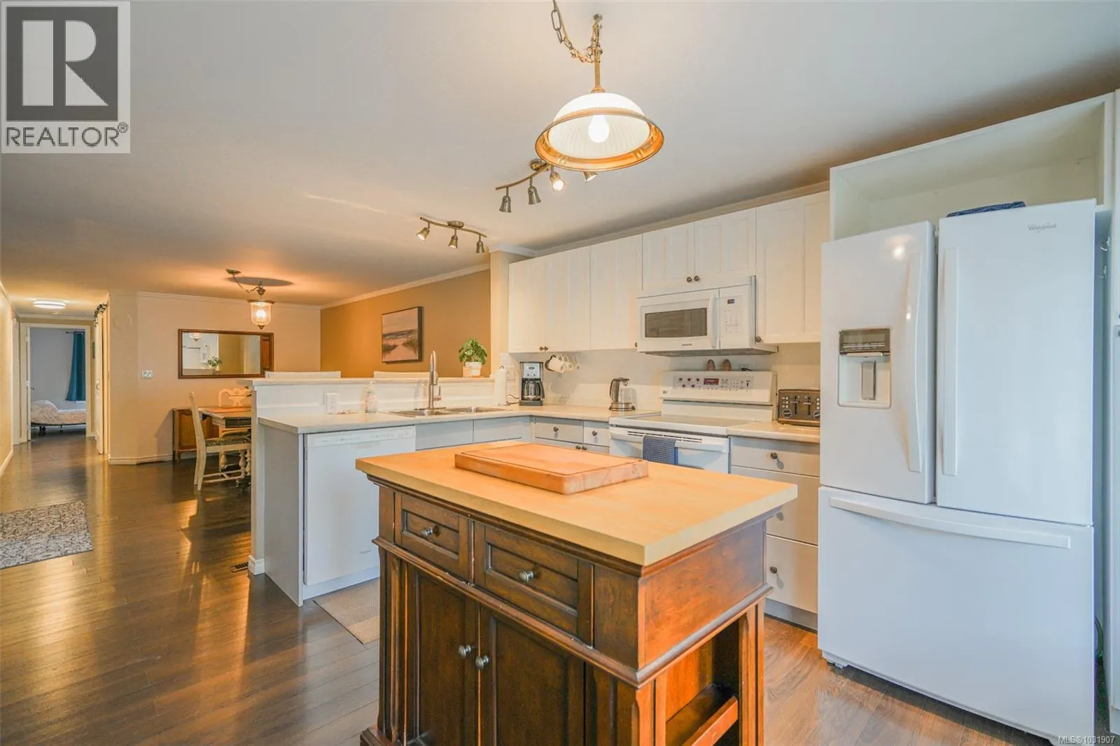 80 10325 Lakeshore Rd