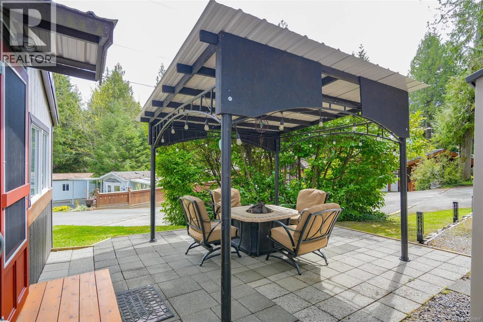 80 10325 Lakeshore Rd