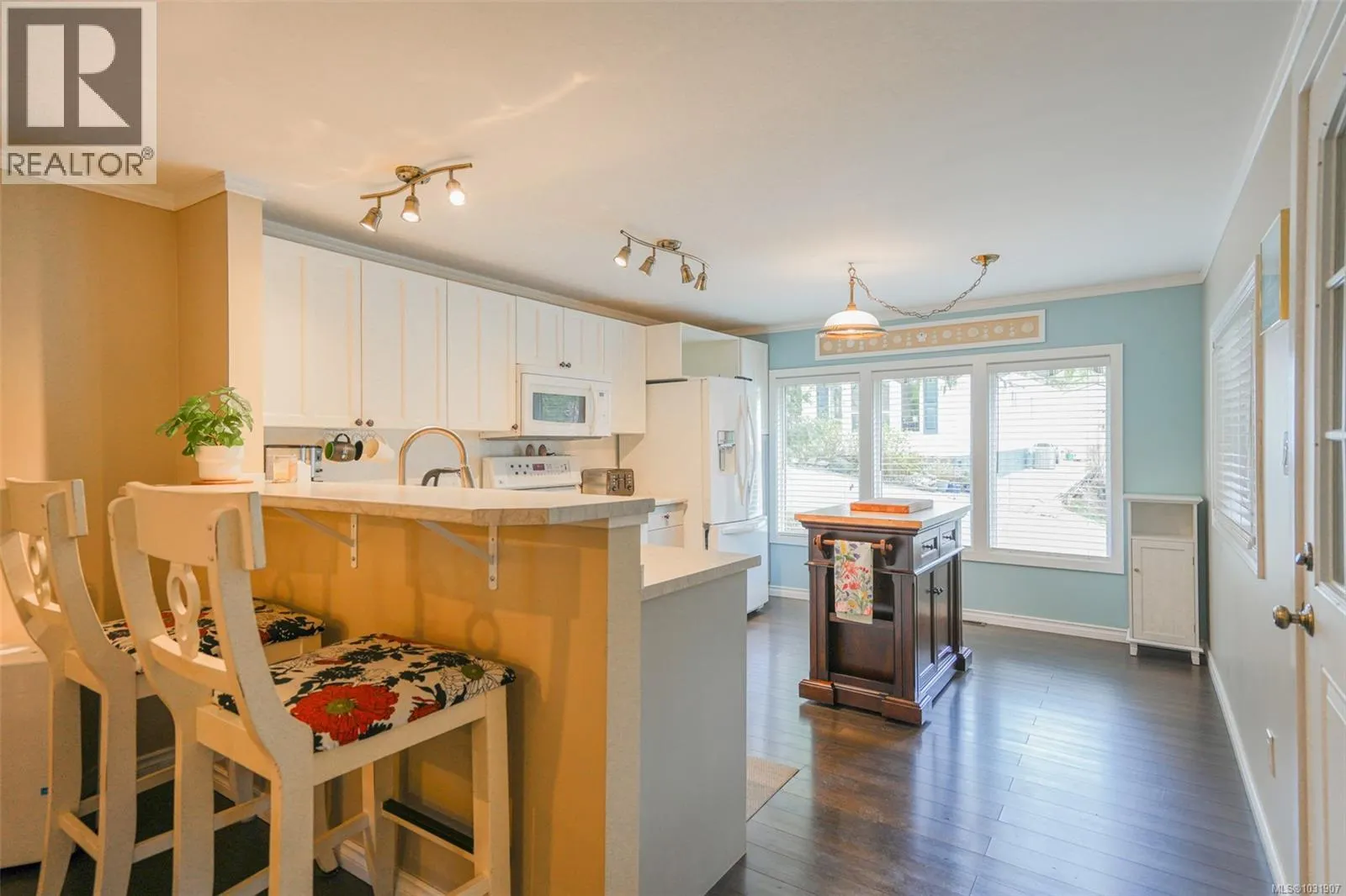 80 10325 Lakeshore Rd