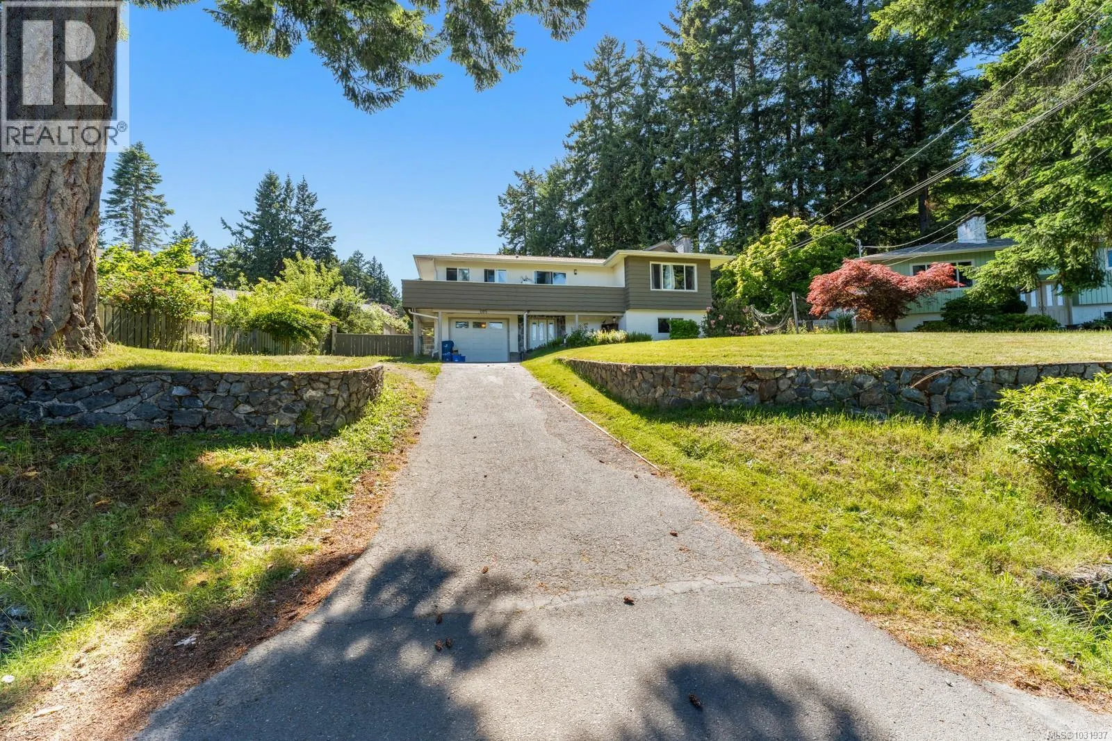 405 Tamarack Rd