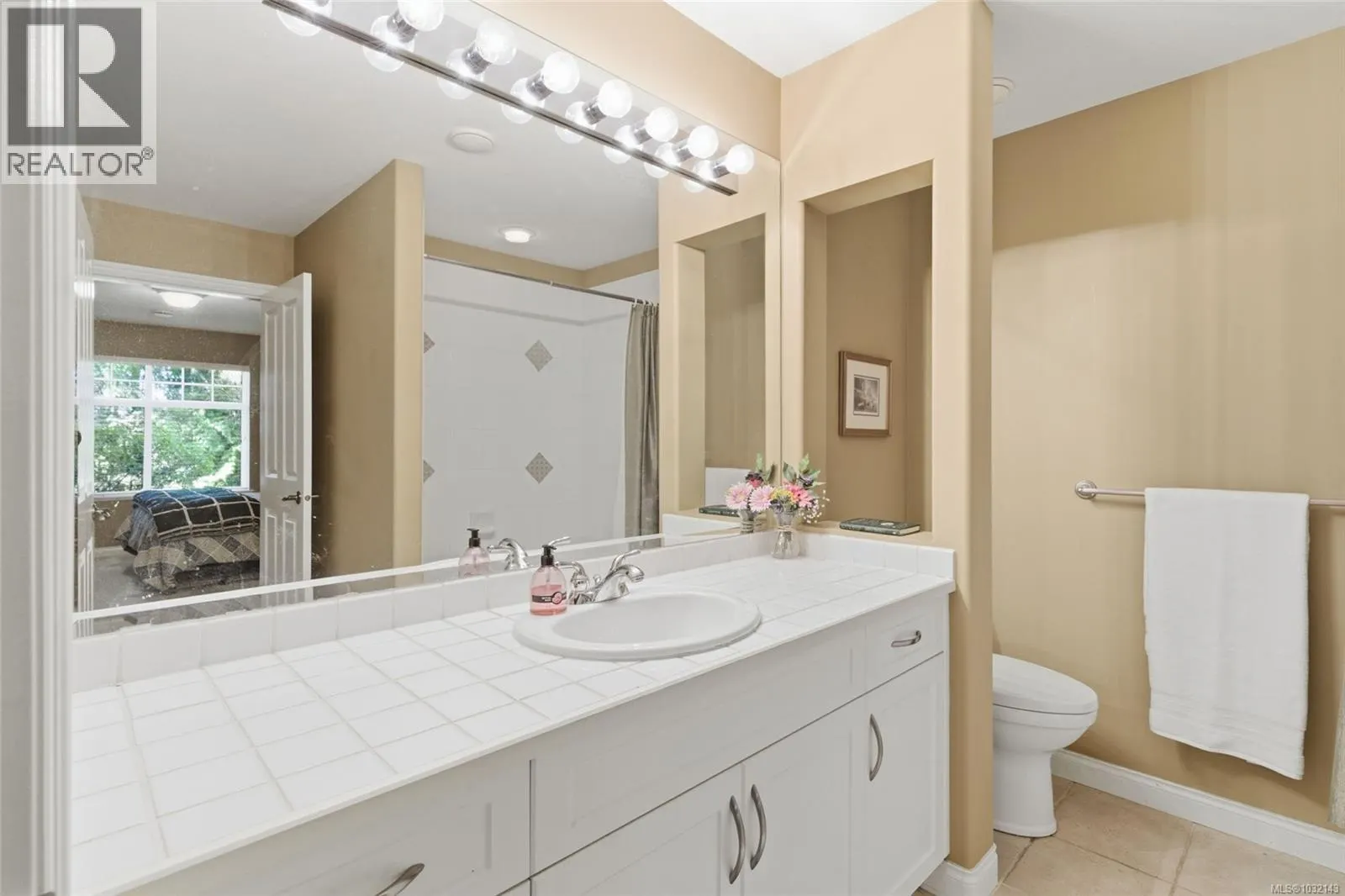 1377 Cape Cod Dr