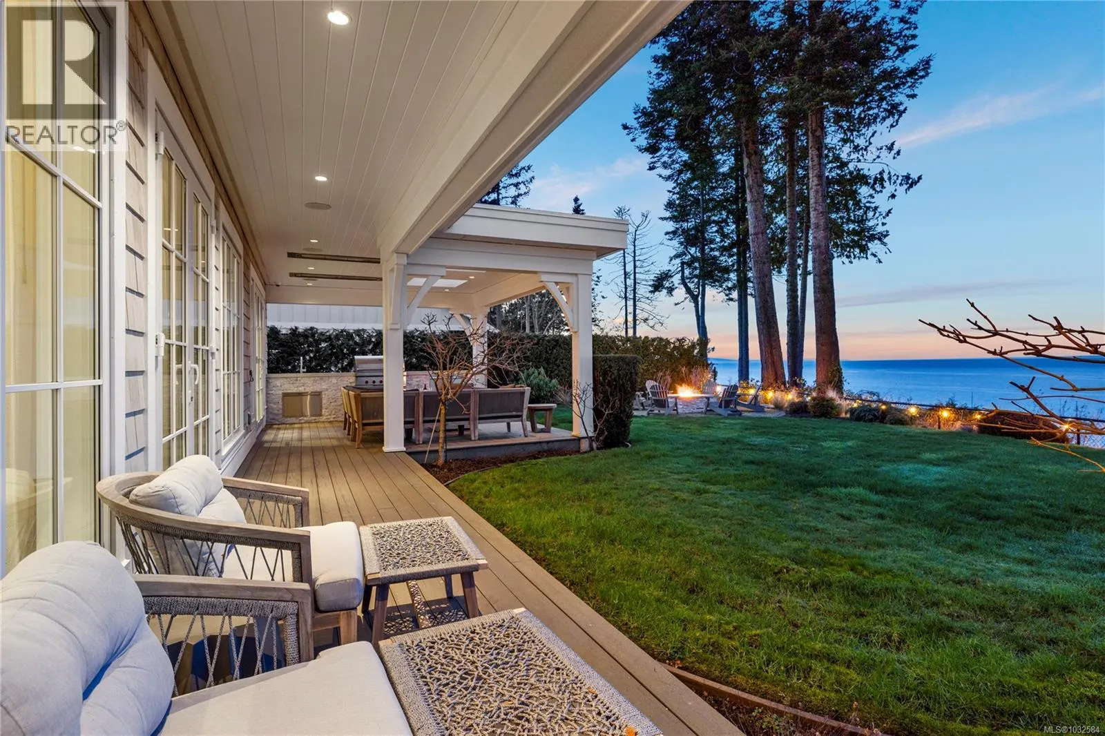 891 Bluffs Dr