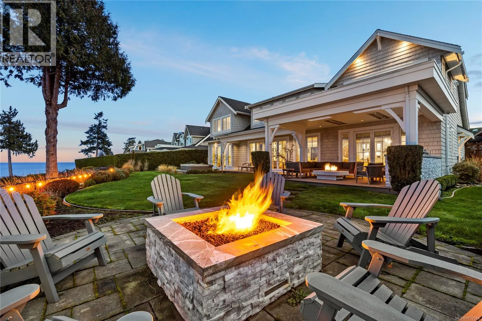 891 Bluffs Dr