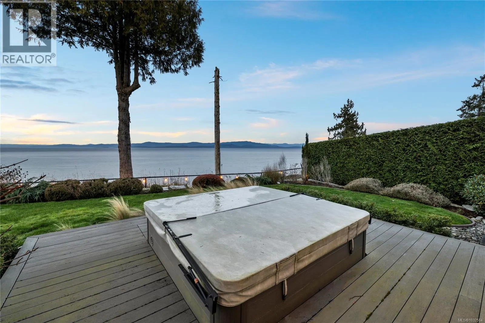 891 Bluffs Dr