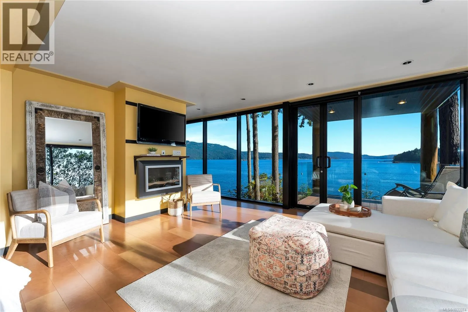 1676 Lands End Rd