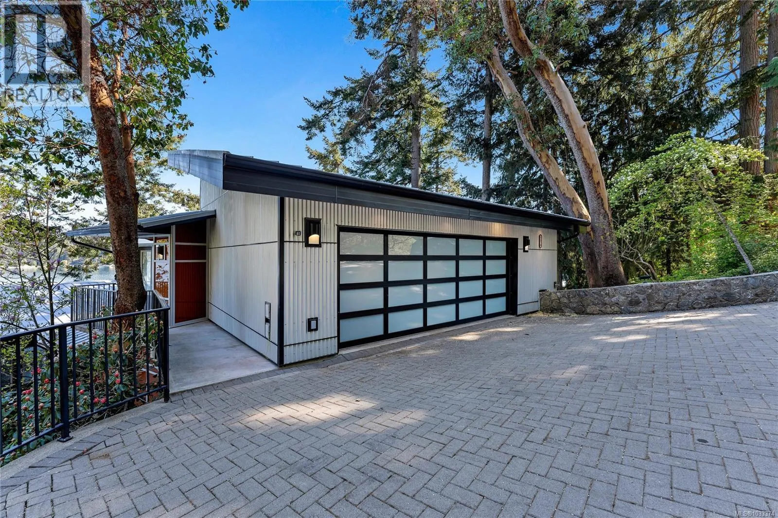 1676 Lands End Rd