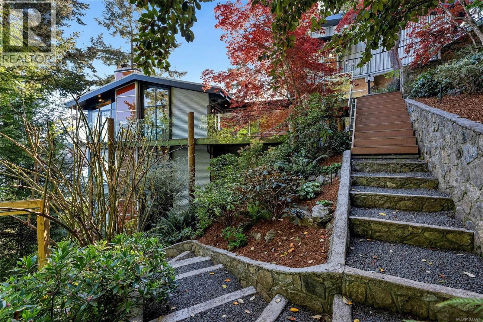 1676 Lands End Rd