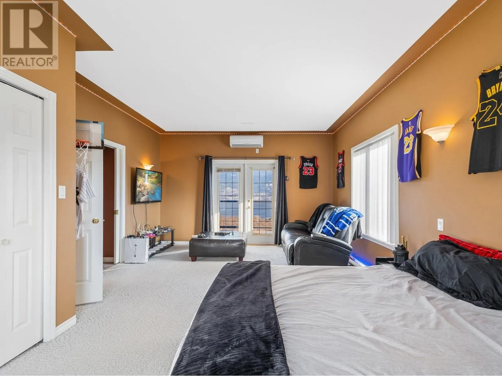 8211 Front Bench Road