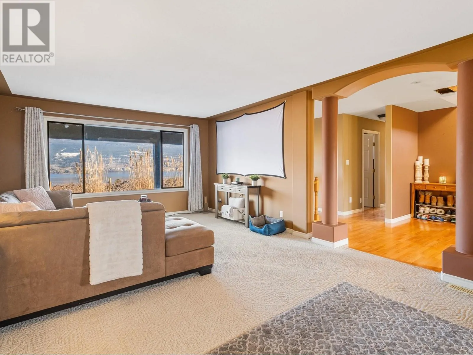 8211 Front Bench Road