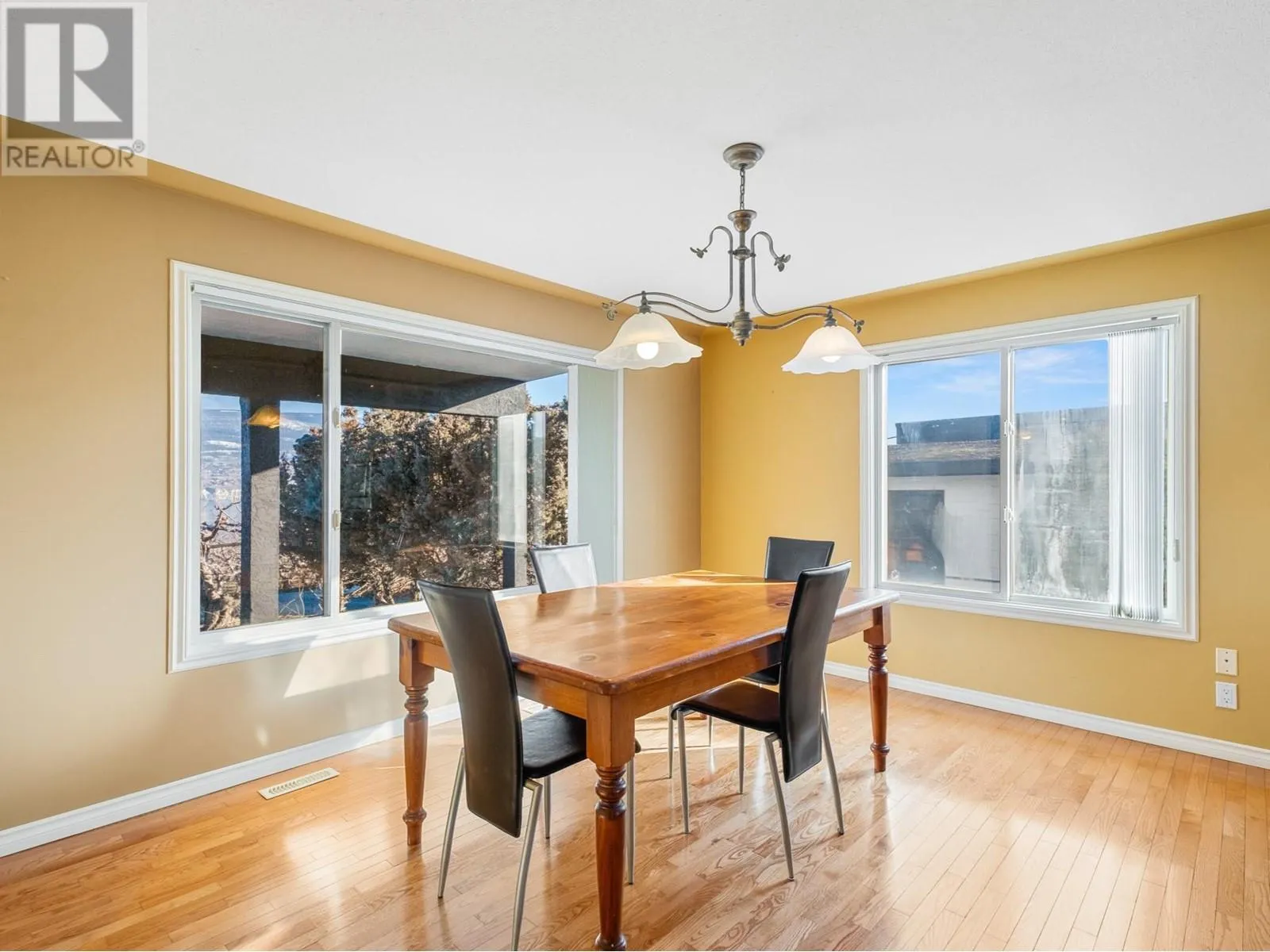 8211 Front Bench Road