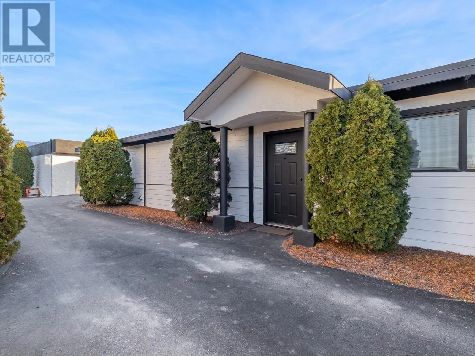 8211 Front Bench Road