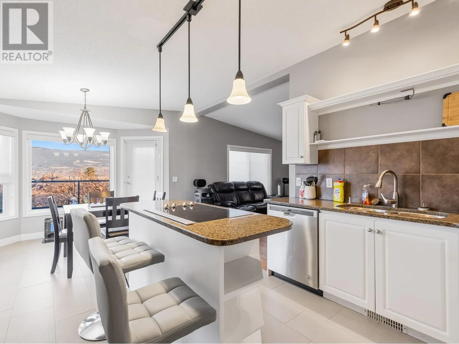 8211 Front Bench Road