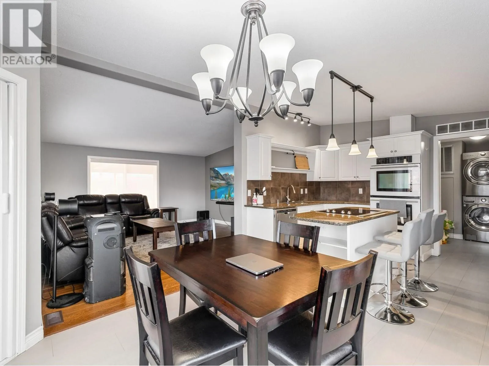 8211 Front Bench Road