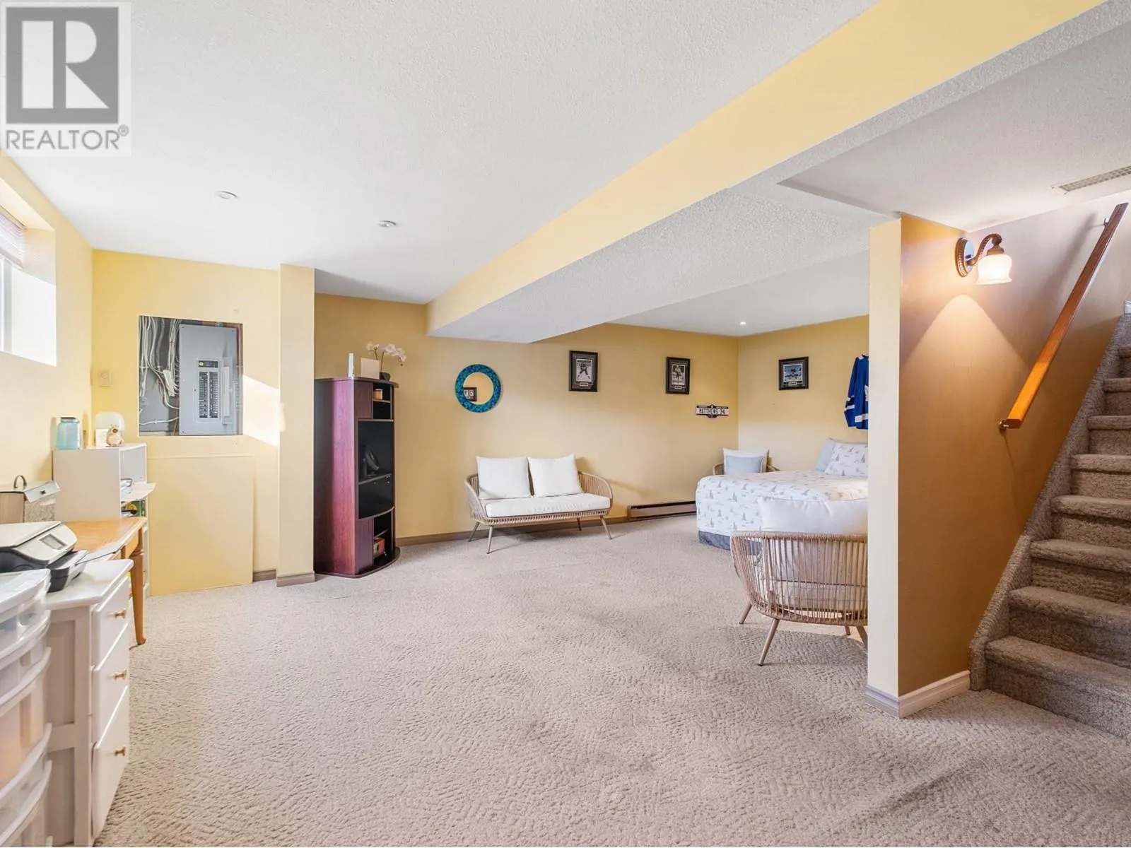 8211 Front Bench Road