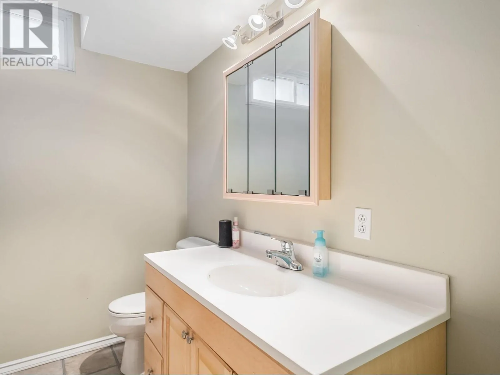 8211 Front Bench Road