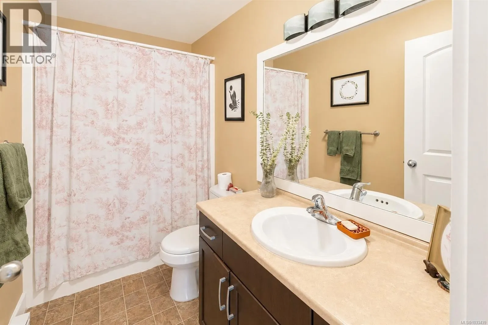 380 Pacific Cres