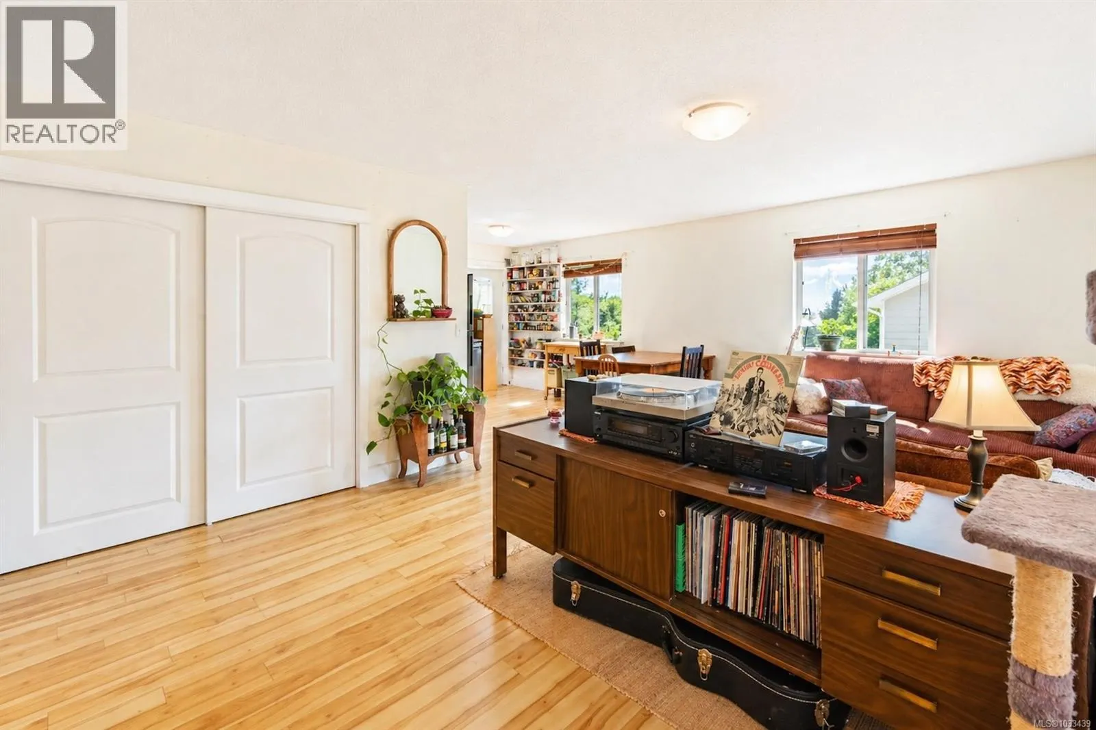 380 Pacific Cres