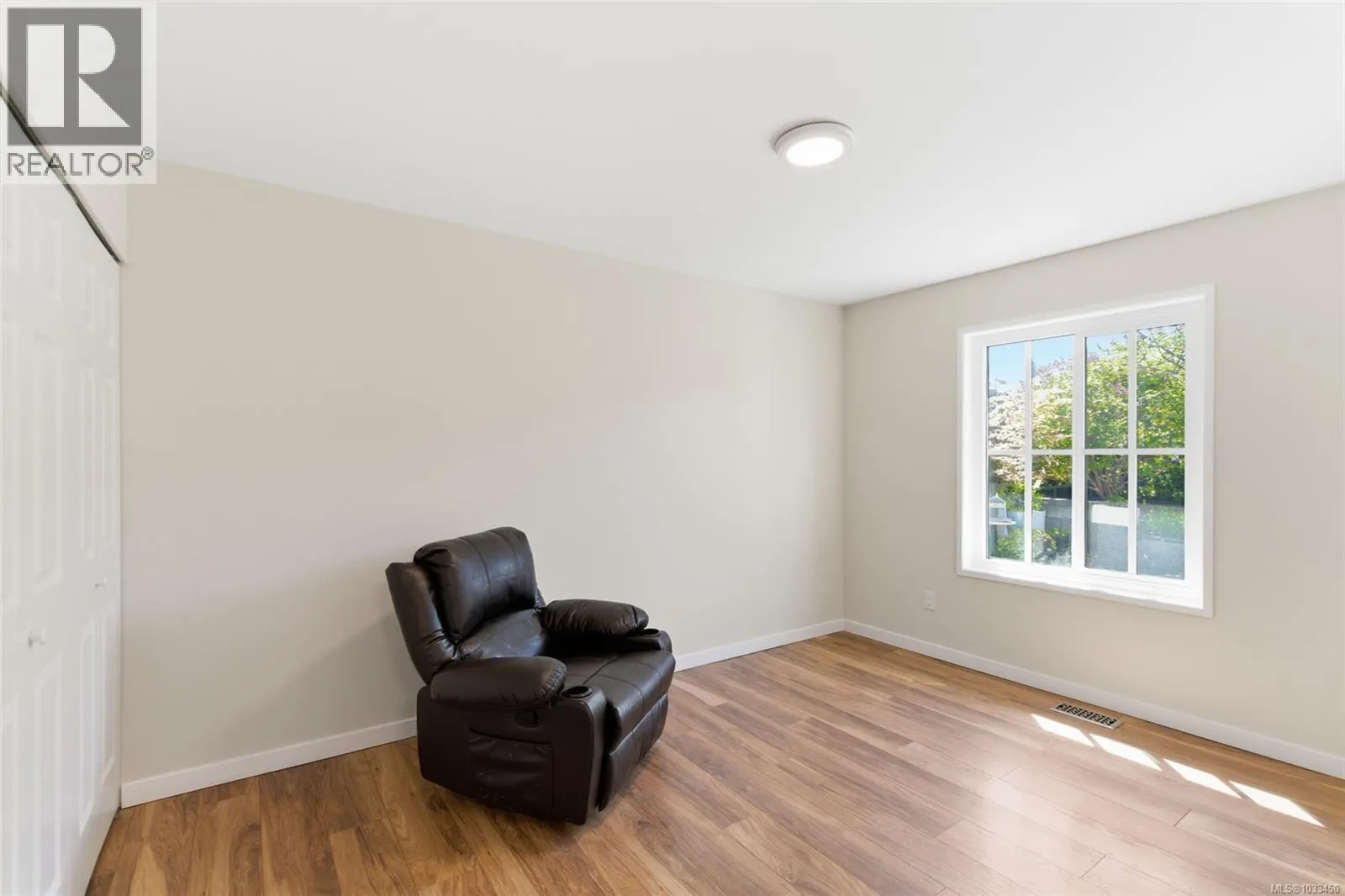 130 Heritage Dr