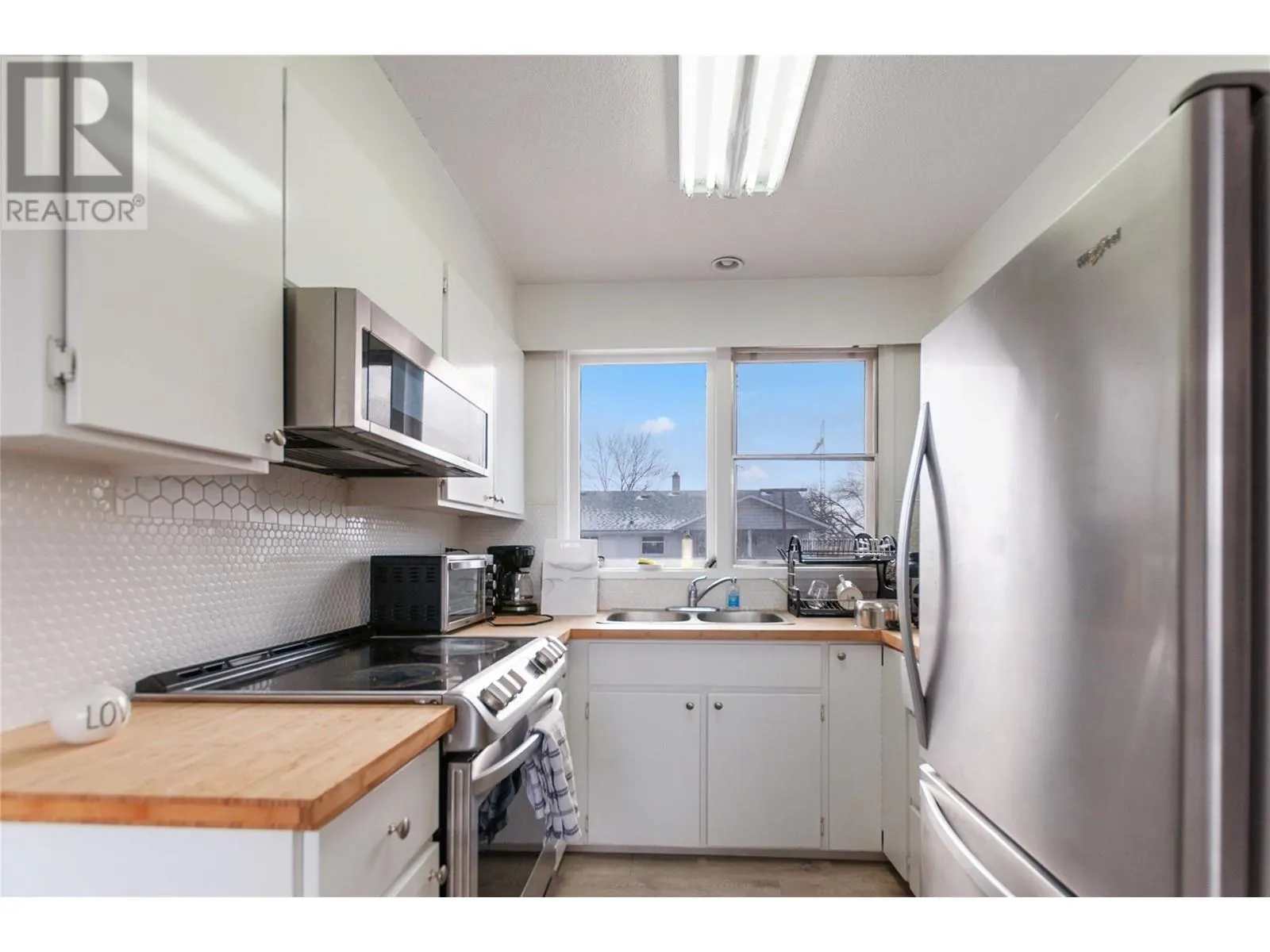 1611 Elm Street E