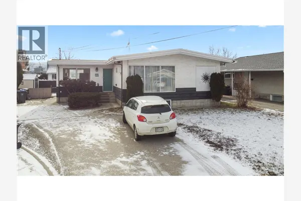 1611 Elm Street E