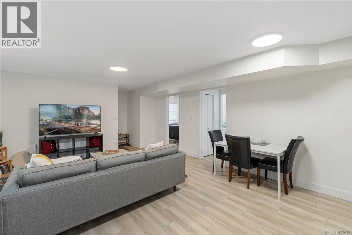 370 Avaani Way