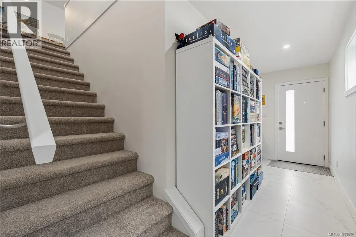 370 Avaani Way