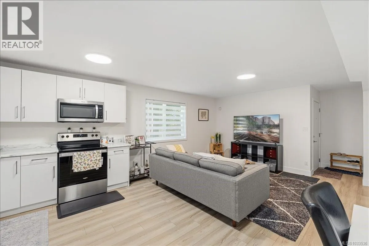 370 Avaani Way