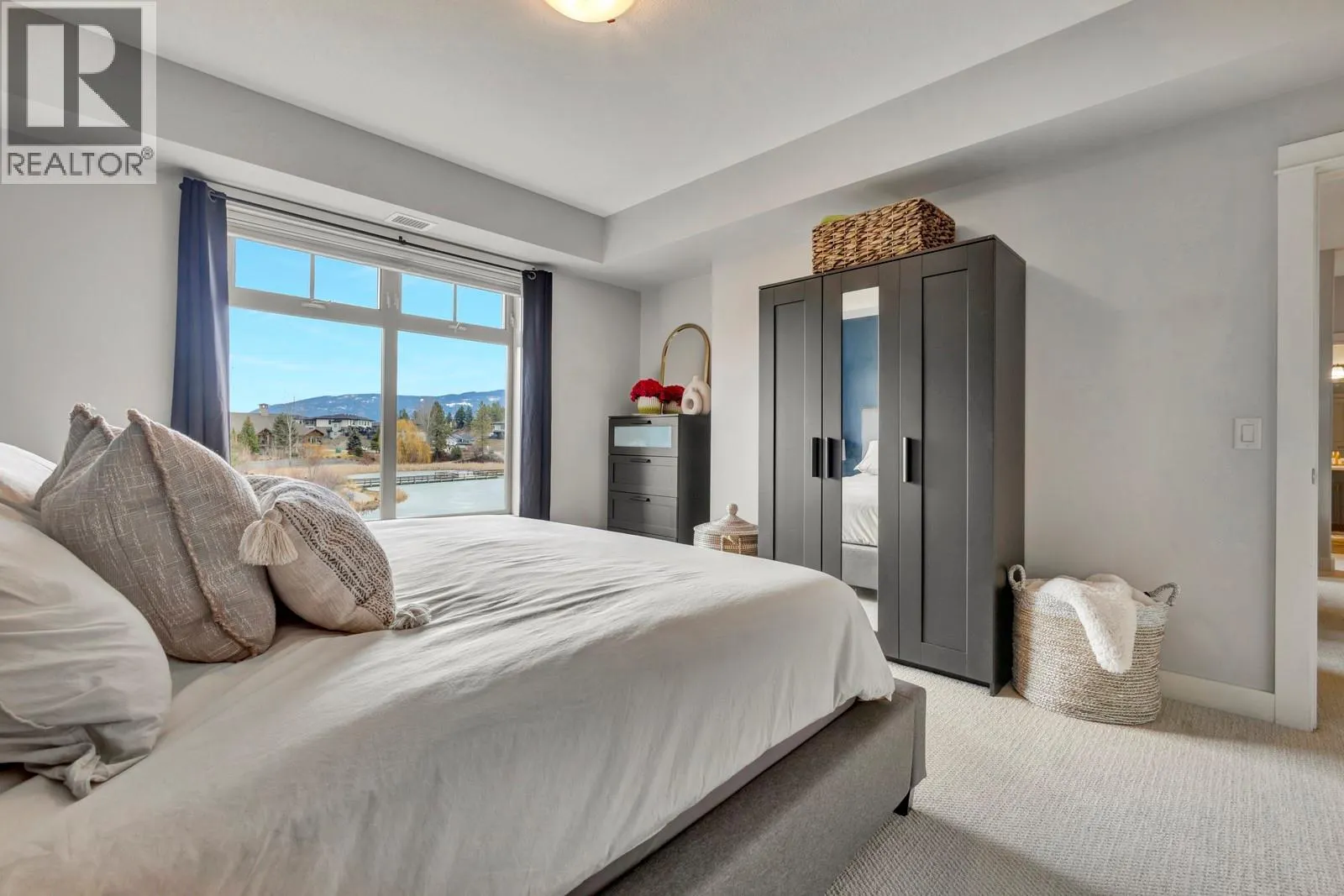 2551 Shoreline Drive Unit# 214