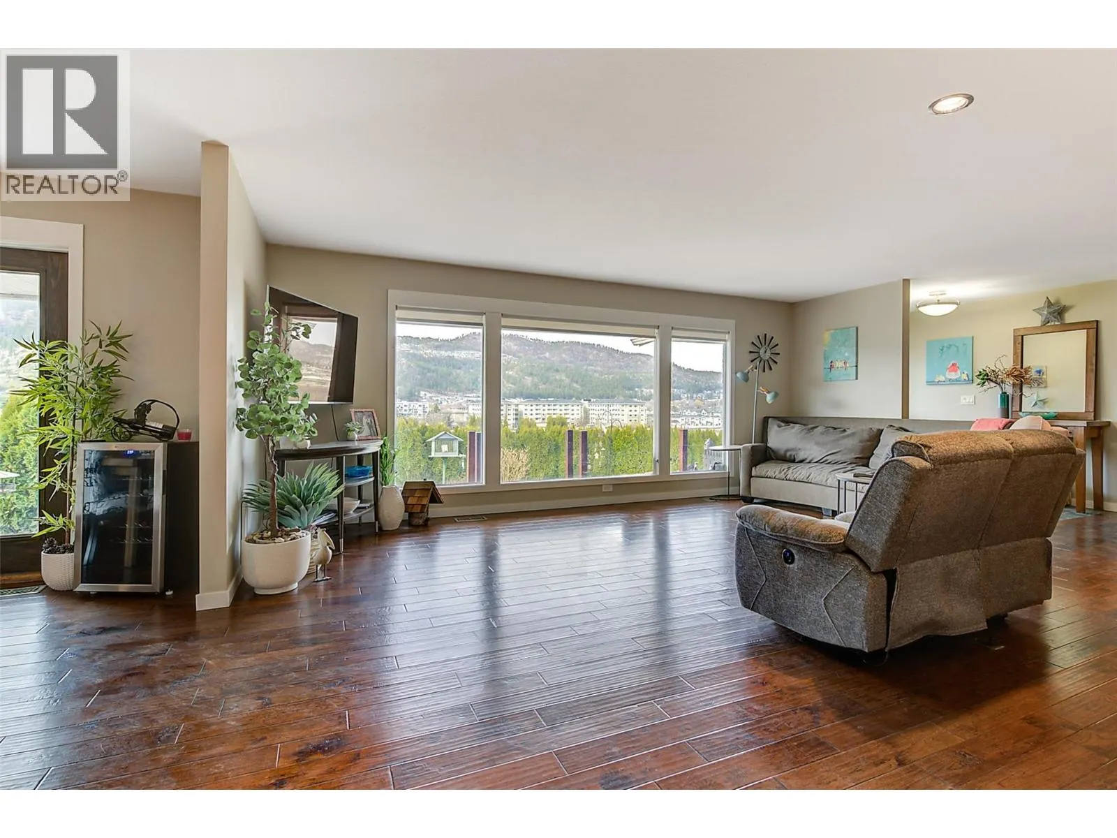 371 Valley Road Unit# 1-3