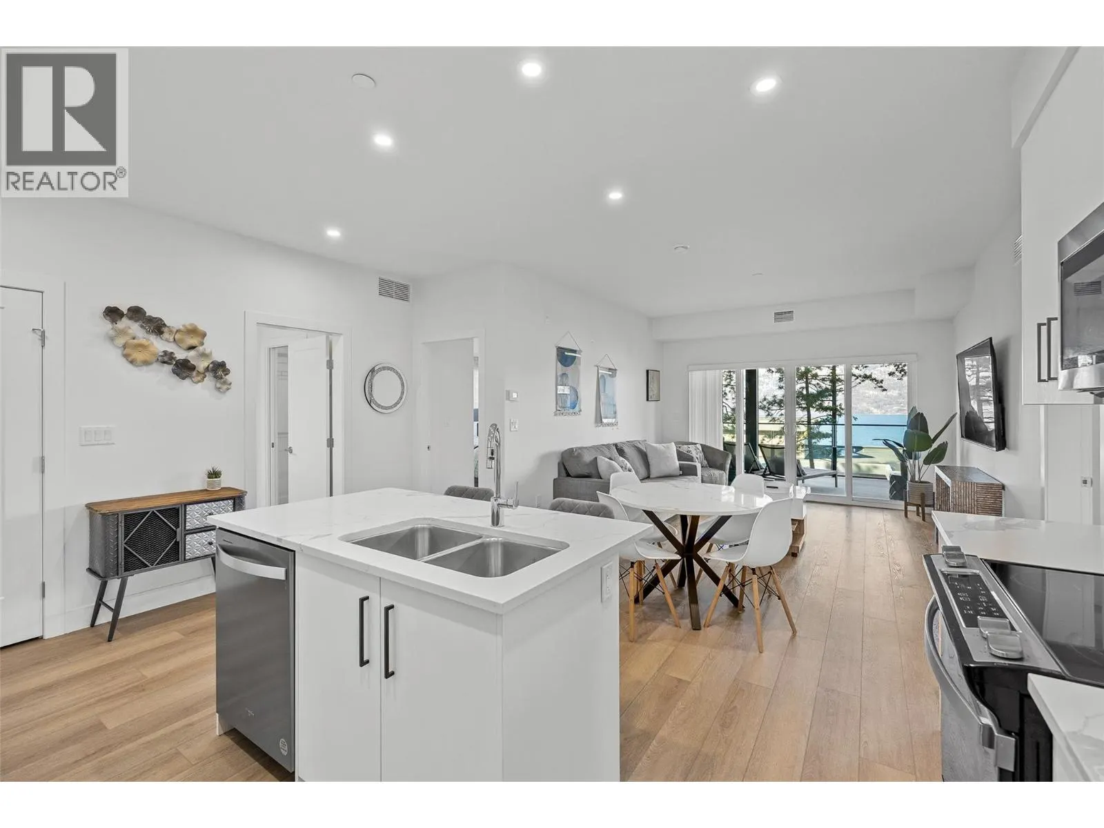 3434 Mckinley Beach Drive Unit# 206