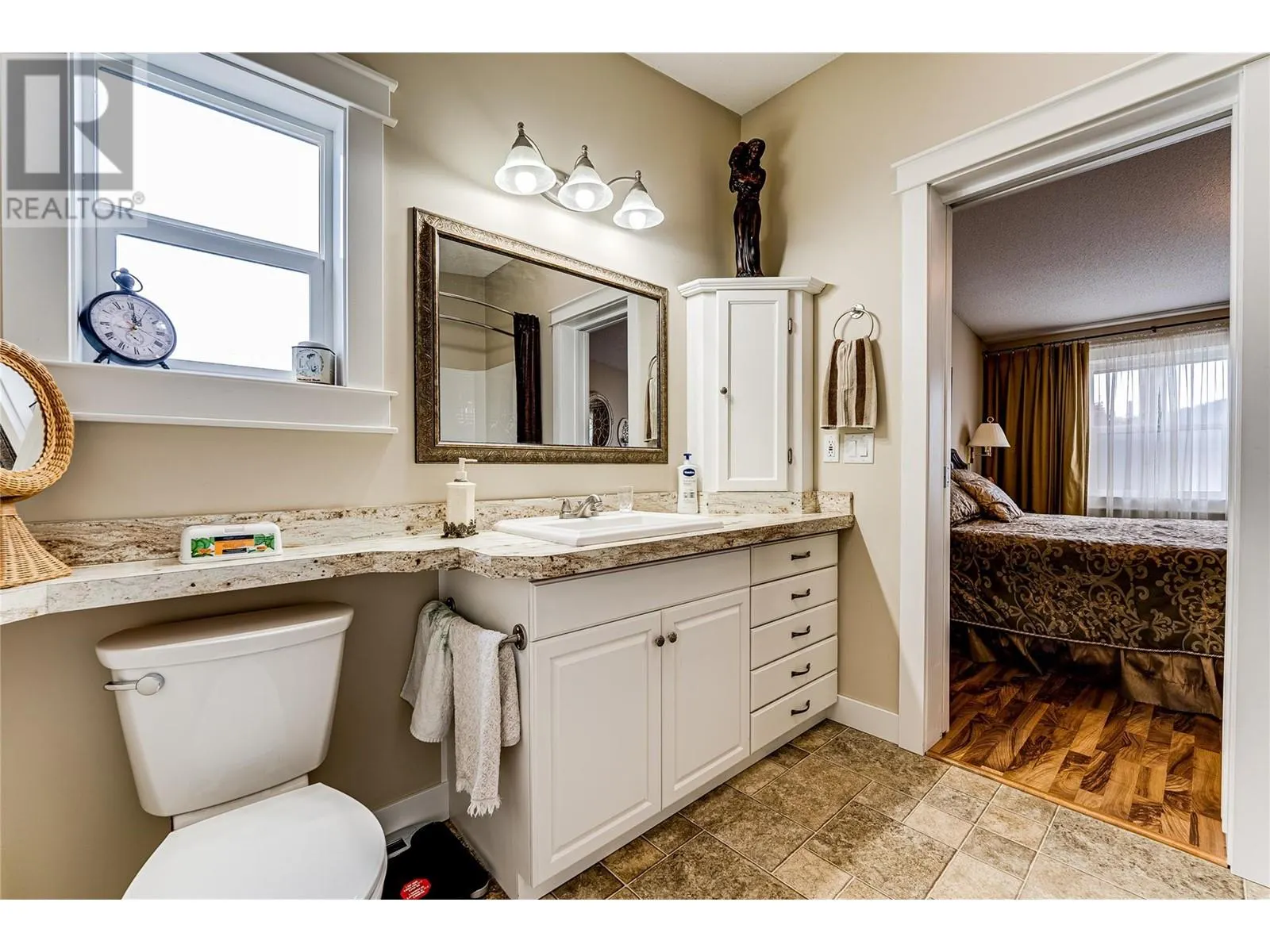 2727 Lakeshore Road Unit# 105