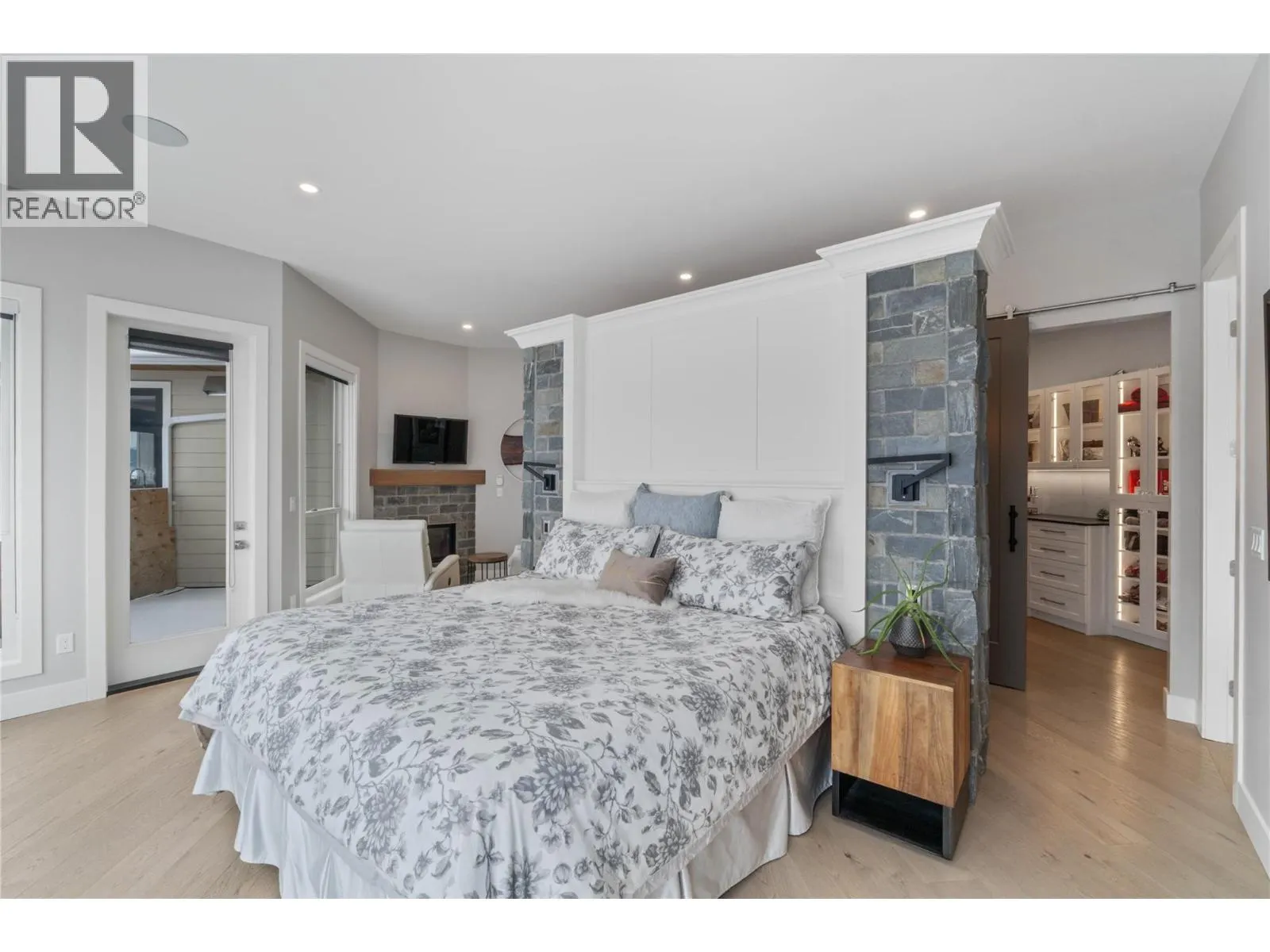 608 Mt Ida Crescent