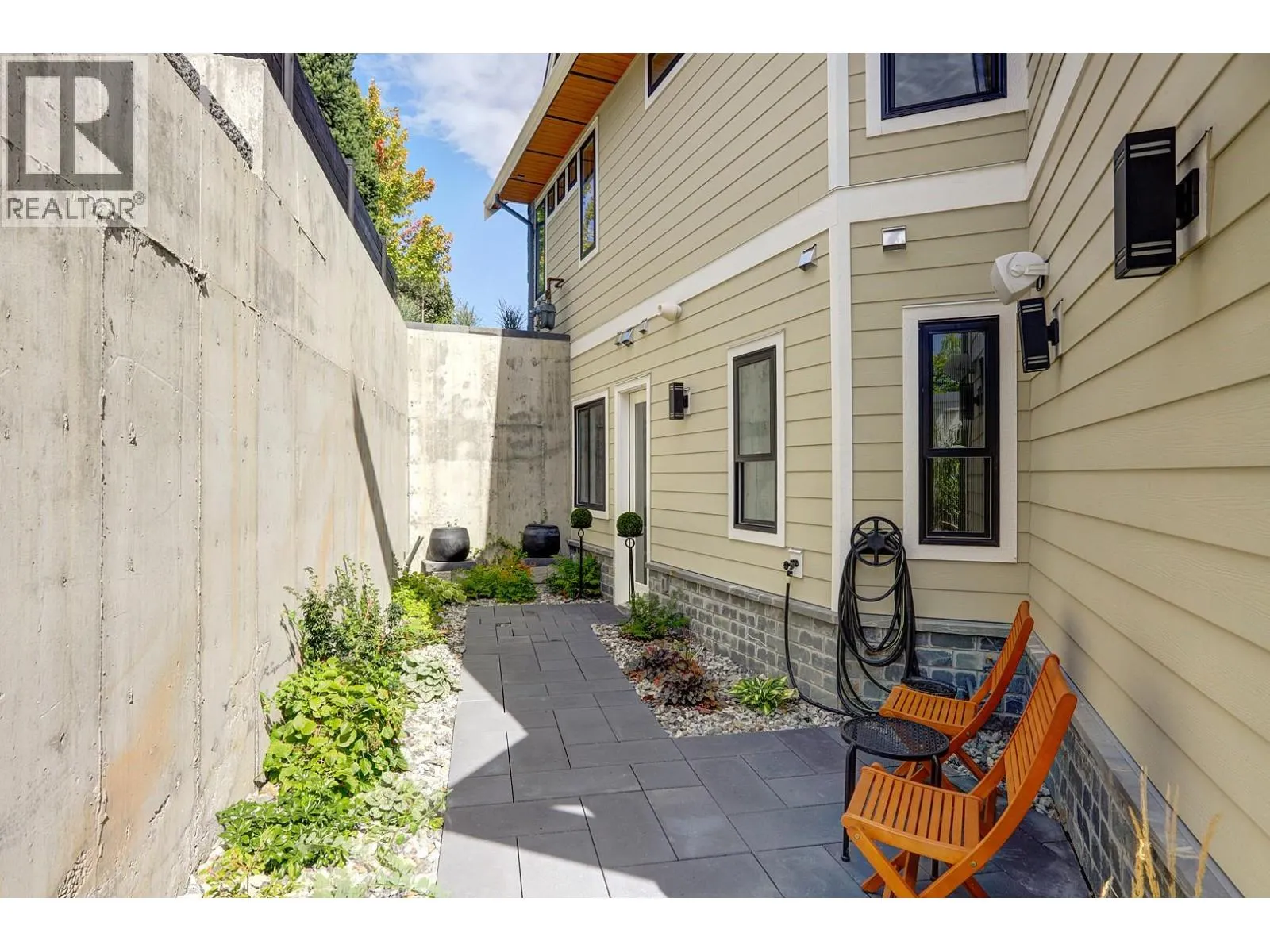 608 Mt Ida Crescent