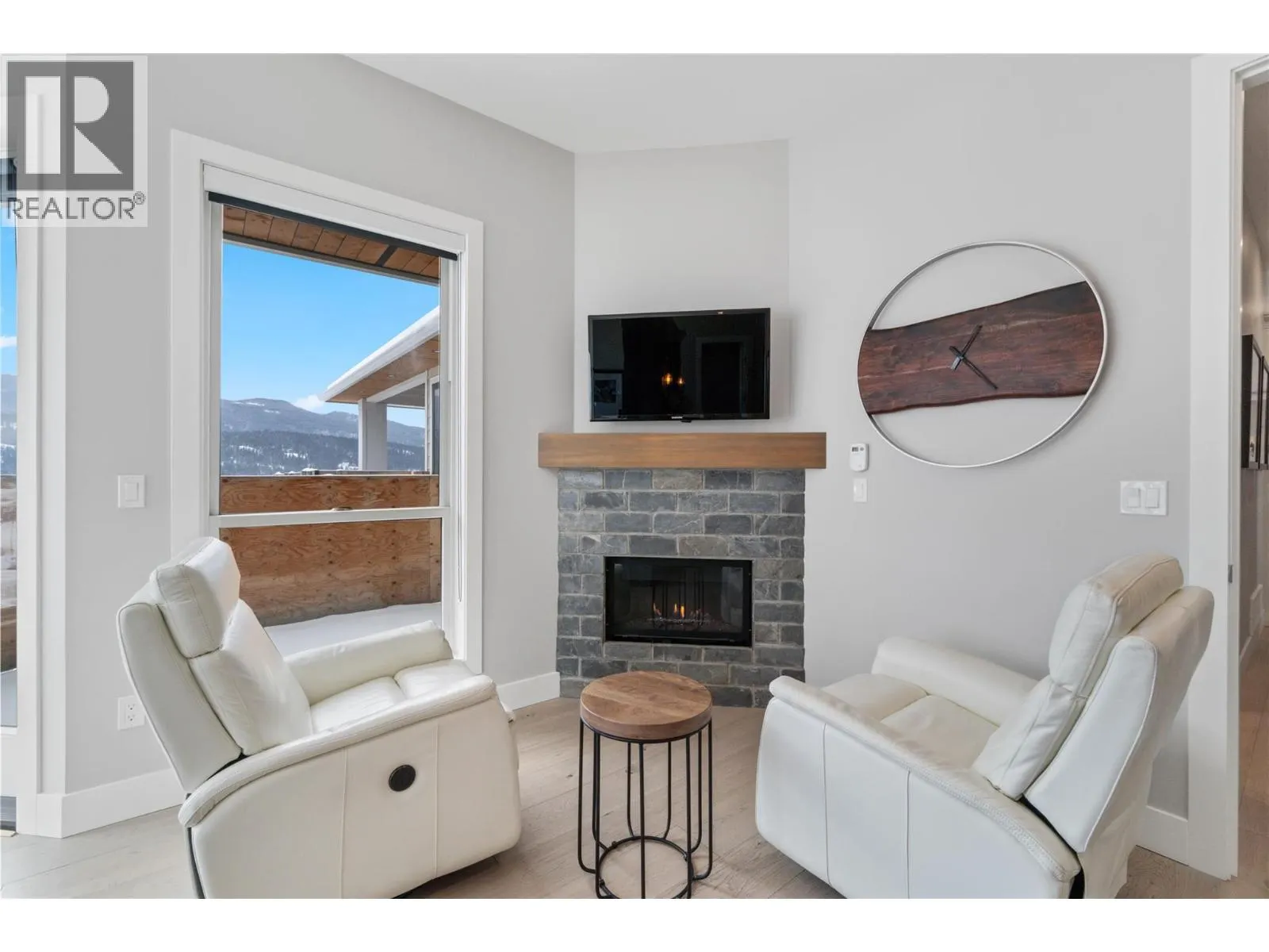 608 Mt Ida Crescent