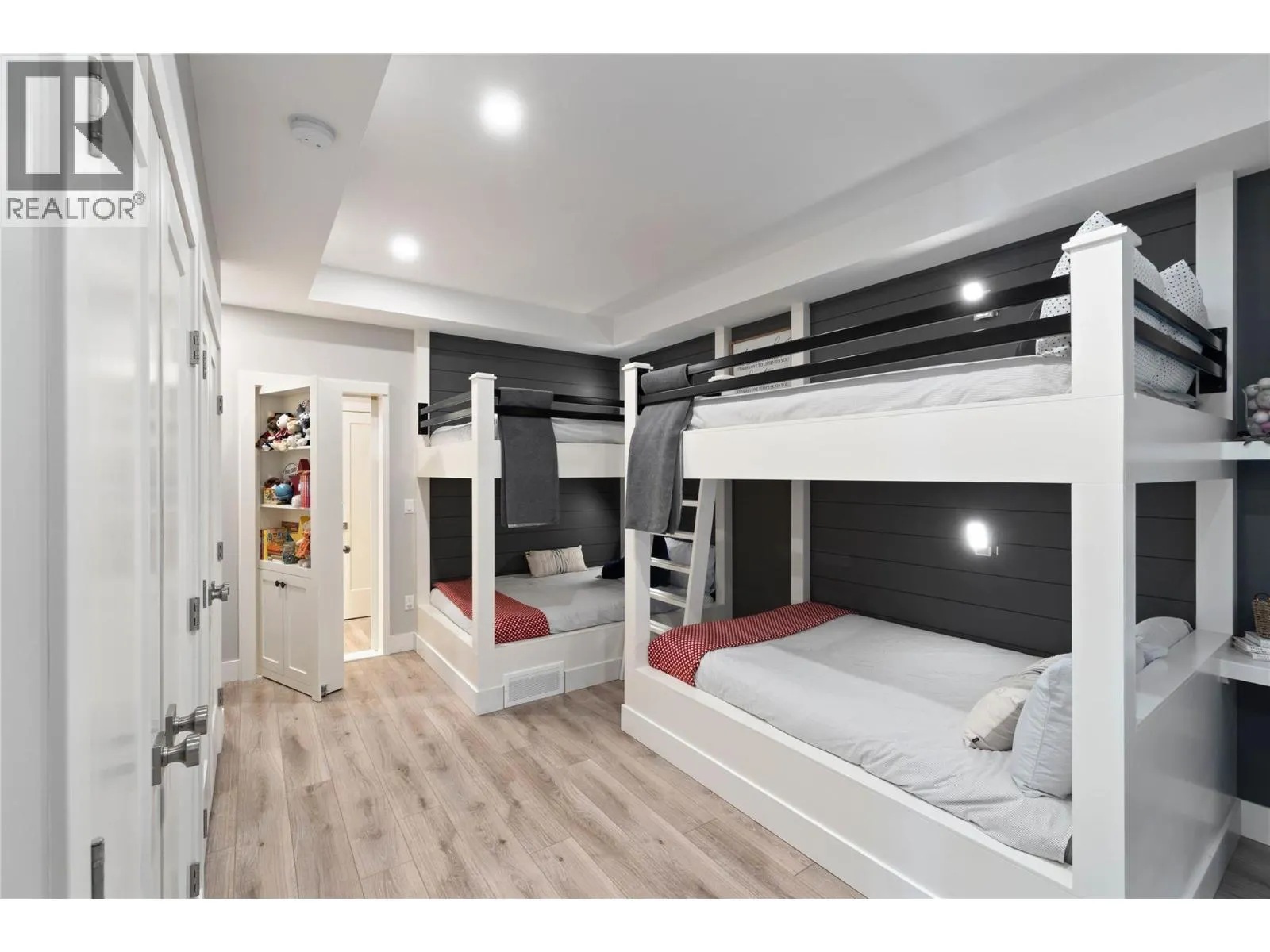 608 Mt Ida Crescent