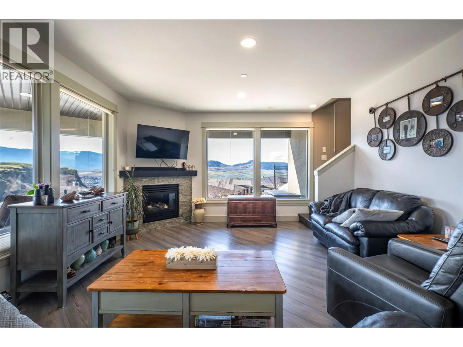 4134 Camelback Way